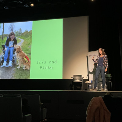 Anna Woltz at the French Institute in London, talking about assistance dogs