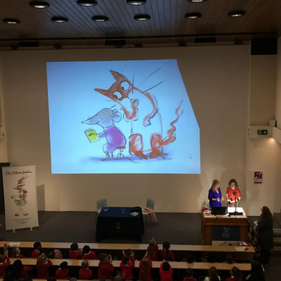 Gitte draws live with Viv Schwarz