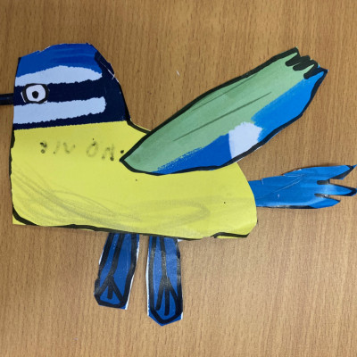 Neal Layton followed on from his library performance by working with children in their classrooms. They made their own birds during the workshop.