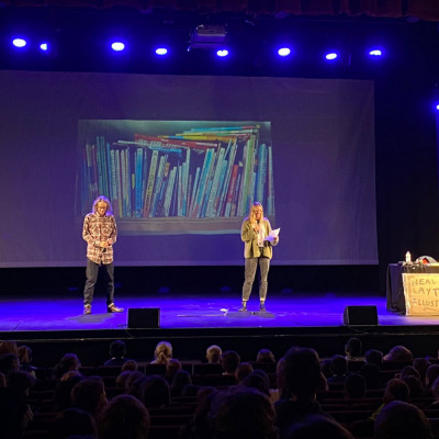 Kate from The Children's Bookshow introduces author and illustrator Neal Layton!!!