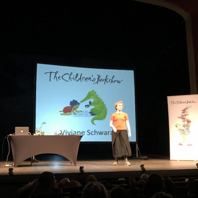 Viviane Schwarz on stage